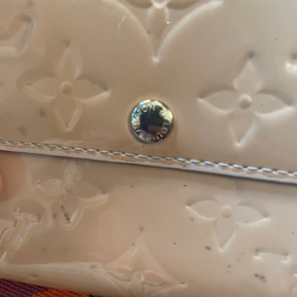 Louis Vuitton Patent Vernis Sarah Long Wallet with Monogram- *has marks - Picture 3 of 13